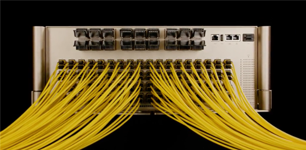 显卡还没跑满 数据中心先被“网线”卡脖子了