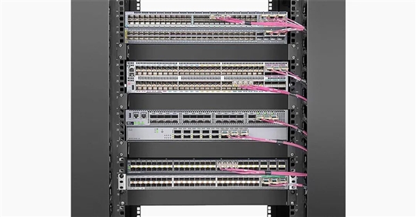 显卡还没跑满 数据中心先被“网线”卡脖子了