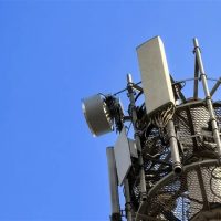 微波媲美光纤！华为25Gbps E-band技术首次5.5G规模化应用