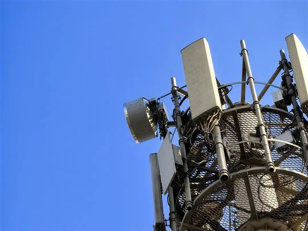 微波媲美光纤!华为25Gbps E-band技术首次5.5G规模化应用