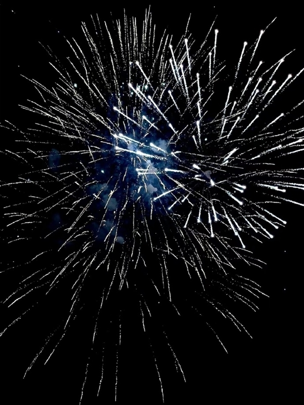 跨年必备！iPhone烟火模式火了：一文看懂拍摄教程