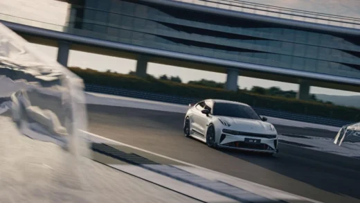 “地表最强”纯电猎装轿跑，全国首台极氪 001 FR 交付