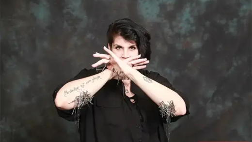 创吉尼斯纪录！美国女子全身25个植入物：左手可以打电话