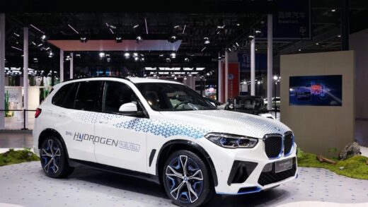 宝马 iX5 氢燃料电池车国内亮相：续航 504 公里，3-4 分钟完成补能