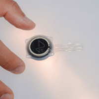 马斯克征召40岁以下志愿者 需同意让微型芯片植入大脑