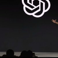 微软CEO萨蒂亚·纳德拉突然造访OpenAI的DevDay大会