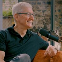 苹果 CEO 库克罕见回顾个人生活：半夜送过报纸、兼职翻烤汉堡以攒钱上大学