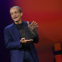 英特尔CEO期待通过AI主导个人电脑市场 计划到2025年融入1亿台个人电脑