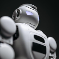 英伟达黄仁勋：AI 将在 5 年内赶超人类 ，OpenAI 首台超算是马斯克买的