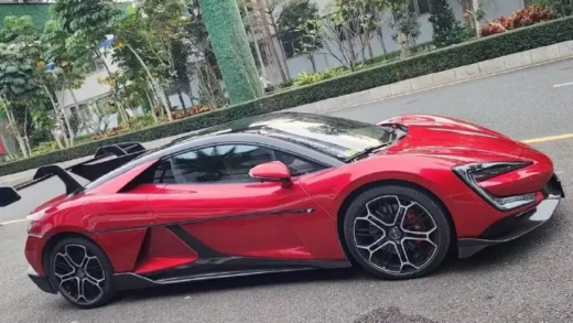 配大尺寸尾翼，比亚迪超跑仰望 U9 无伪装实车曝光