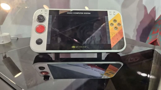 可玩 200 多款自家复古游戏，雅达利推出 7 英寸安卓掌机 Game Station Portable