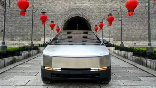 特斯拉Cybertruck现身西安：古城墙下拍照意外和谐