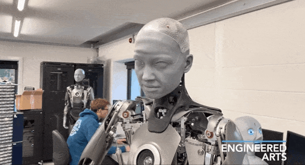 “最像人的机器人”又进化了！会看会分辨、还能学海绵宝宝说话