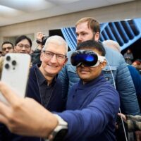 苹果Vision Pro可直接控制Mac电脑！7年前老机型也支持