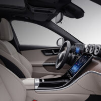 新款v长轴距 C 级上市，全系增加前排中部气囊