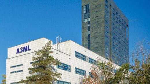 ASML 新款 NXE:3800E EUV 光刻机引入部分 High-NA 机型技术，晶圆吞吐量提升近 22%