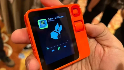 口袋 AI 设备 Rabbit R1 月底向首批美国买家发货：无需配对手机，堪称万能应用控制器