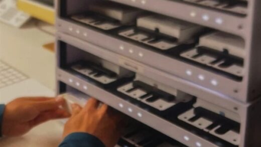 苹果神秘Presto设备真机曝光：不打开包装就能给iPhone更新系统