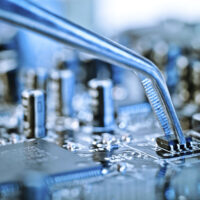 美国与欧盟计划借助 AI 寻找半导体生产中“永久化学品”PFAS 替代品