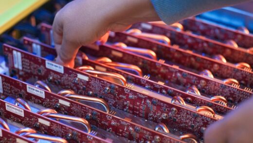 Meta 展示新款 MTIA AI 芯片：5nm 工艺、90W 功耗、1.35GHz，性能提高 3 倍