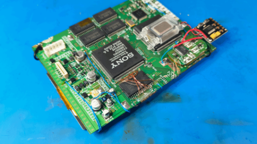 非模拟器！大神纯手工打造PS掌机：原生运行PS1游戏