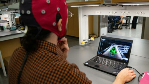 科学家开发出通用脑机接口 让人们只需思考就能玩游戏