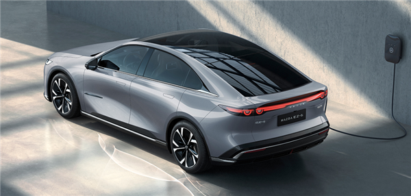 换深蓝SL03 后驱长安马自达EZ-6亮相:纯电/增程双动力