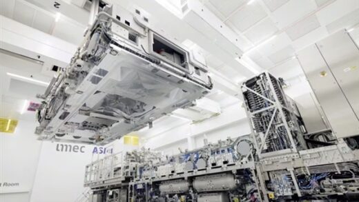 2nm以下芯片必备！英特尔率先开始组装ASML新一代光刻机