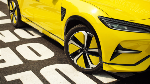 比亚迪宋L“大黄蜂版”实车曝光：连轮毂都黄了