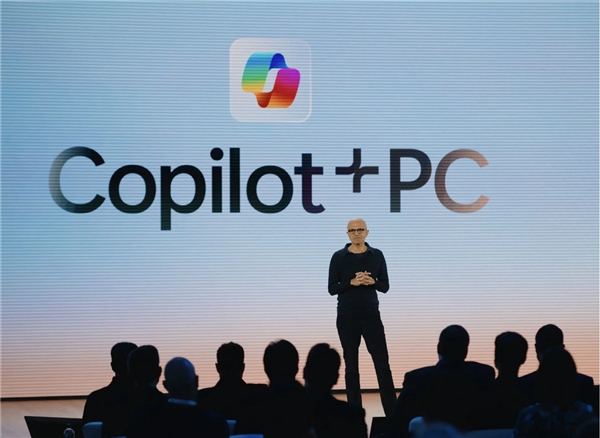 微软推出新款AI电脑 CEO纳德拉:Windows与Mac真正的对决