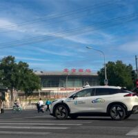 广州市区用上无人拉货