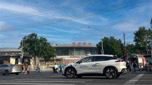 广州市区用上无人拉货