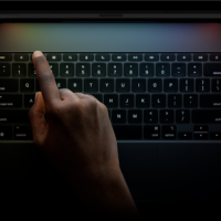 全套顶配25897元！苹果发布新款iPad Pro：首创双层超薄OLED