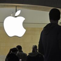 苹果2nm芯片要来了！苹果高管低调访问台积电：洽谈自研AI芯片等