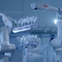 ABB 发布新一代机器人控制平台 OmniCore，技术投资超 1.7 亿美元