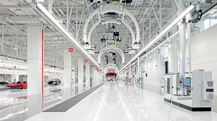 首款纯电超跑将从这里驶出,法拉利启用全新工厂 E-building