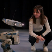 现实版瓦力，迪士尼演示全新双足机器人：可驾驭斜坡 / 台阶等复杂地形