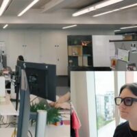 搭载 Gemini AI 模型，谷歌被曝和雷朋厂商 EssilorLuxottica 开发新眼镜