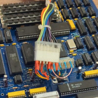 硬件工程师用现代零件还原经典的苹果Mac Plus