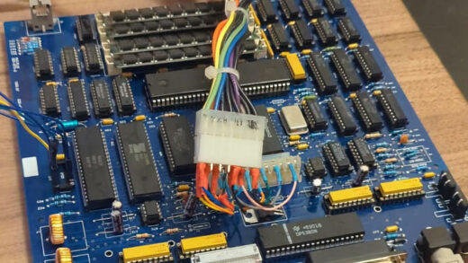 硬件工程师用现代零件还原经典的苹果Mac Plus