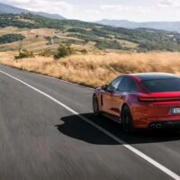 纯电版 Panamera 推出后，保时捷将继续提供燃油版车型