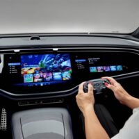 还吐槽在新势力车里玩游戏吗：奔驰也要跟进了！