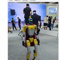 宇树人形机器人 G1 量产版升级：能大跳能小跑，还有“悟空”皮肤