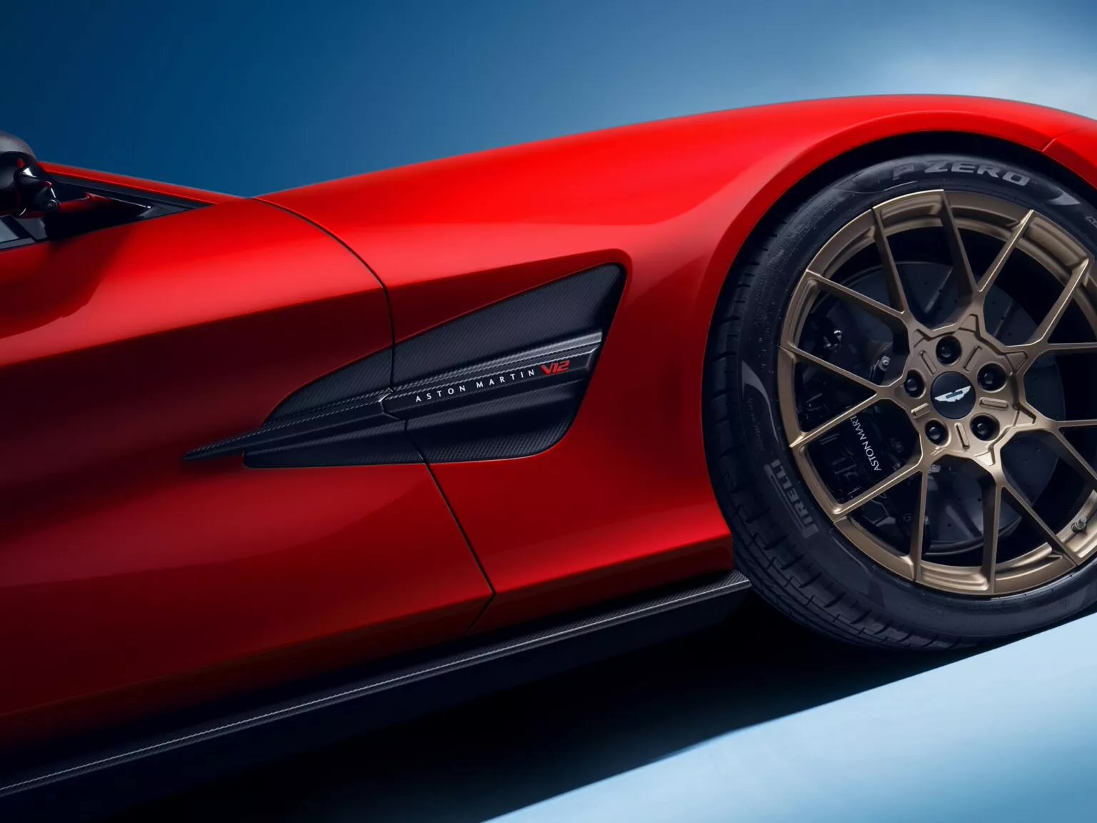 Vanquish 超跑亮相:阿斯顿-马丁最快量产车,最高时速 214 英里 / 小时、0-60 英里 / 小时加速 3.2 秒