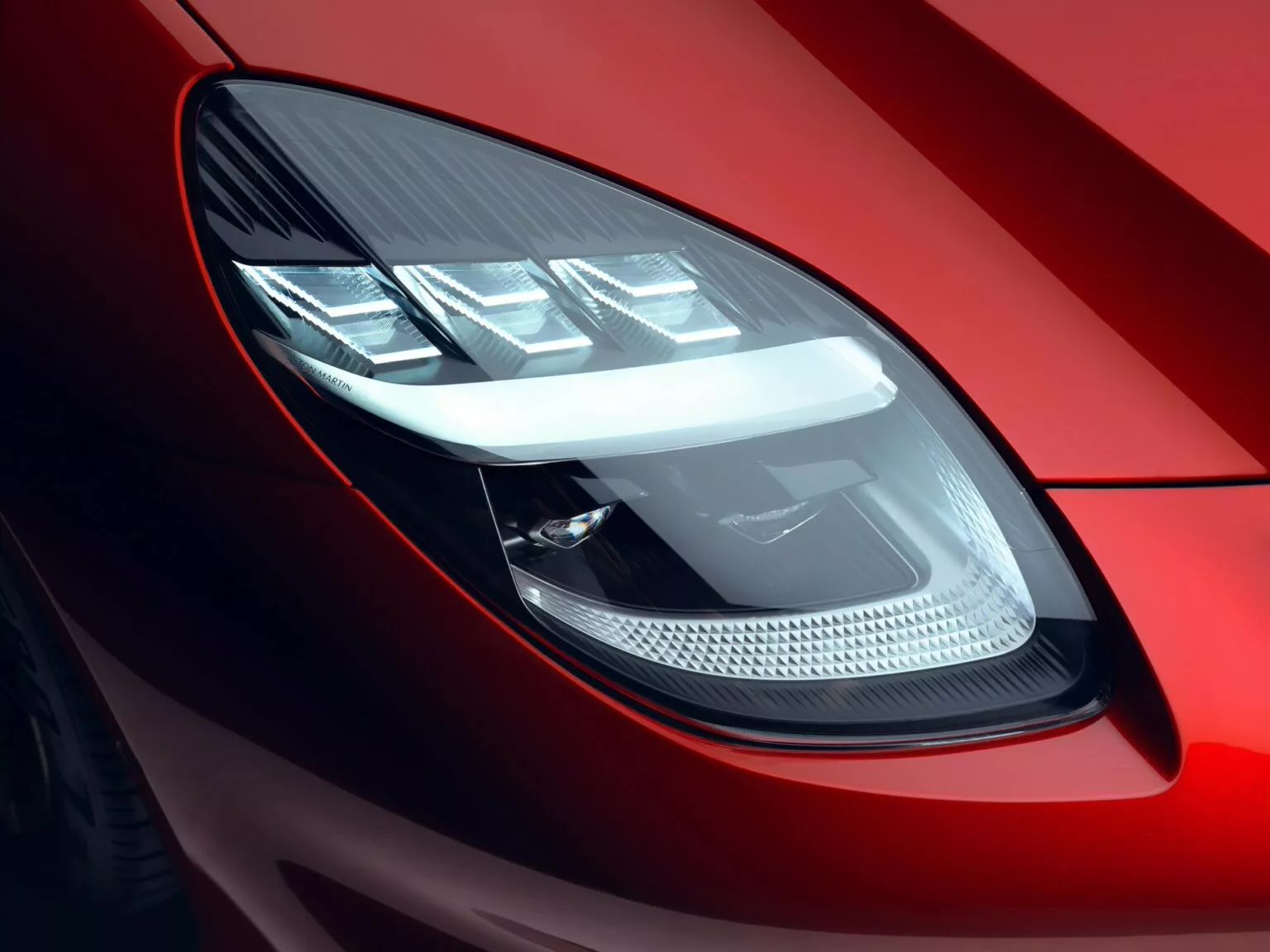 Vanquish 超跑亮相:阿斯顿-马丁最快量产车,最高时速 214 英里 / 小时、0-60 英里 / 小时加速 3.2 秒