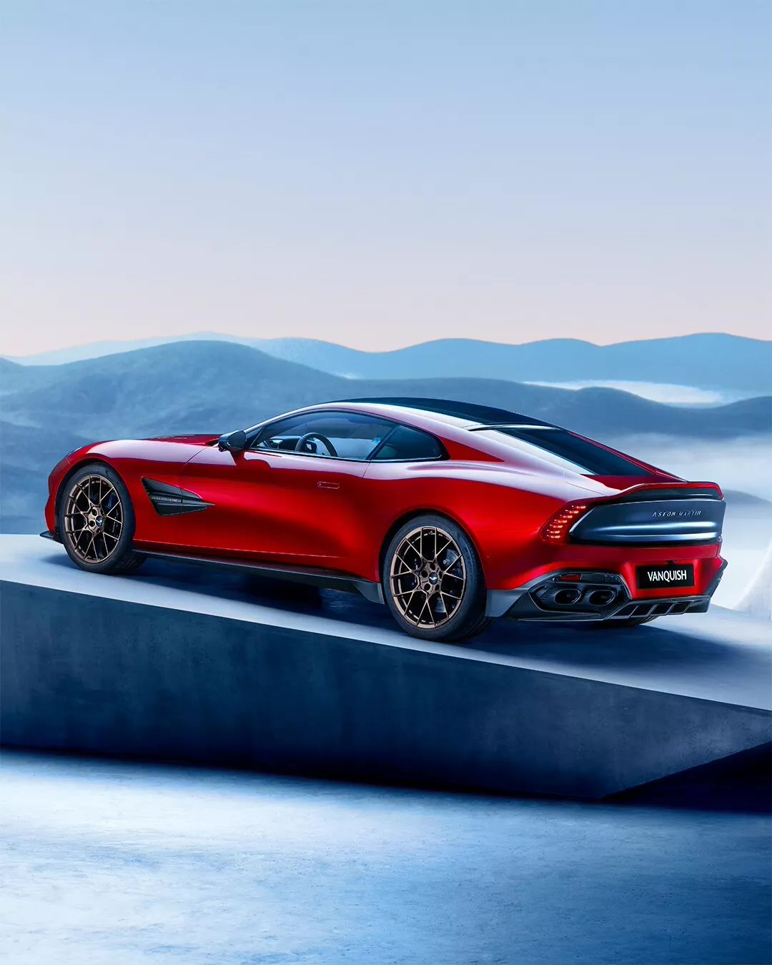 Vanquish 超跑亮相:阿斯顿-马丁最快量产车,最高时速 214 英里 / 小时、0-60 英里 / 小时加速 3.2 秒