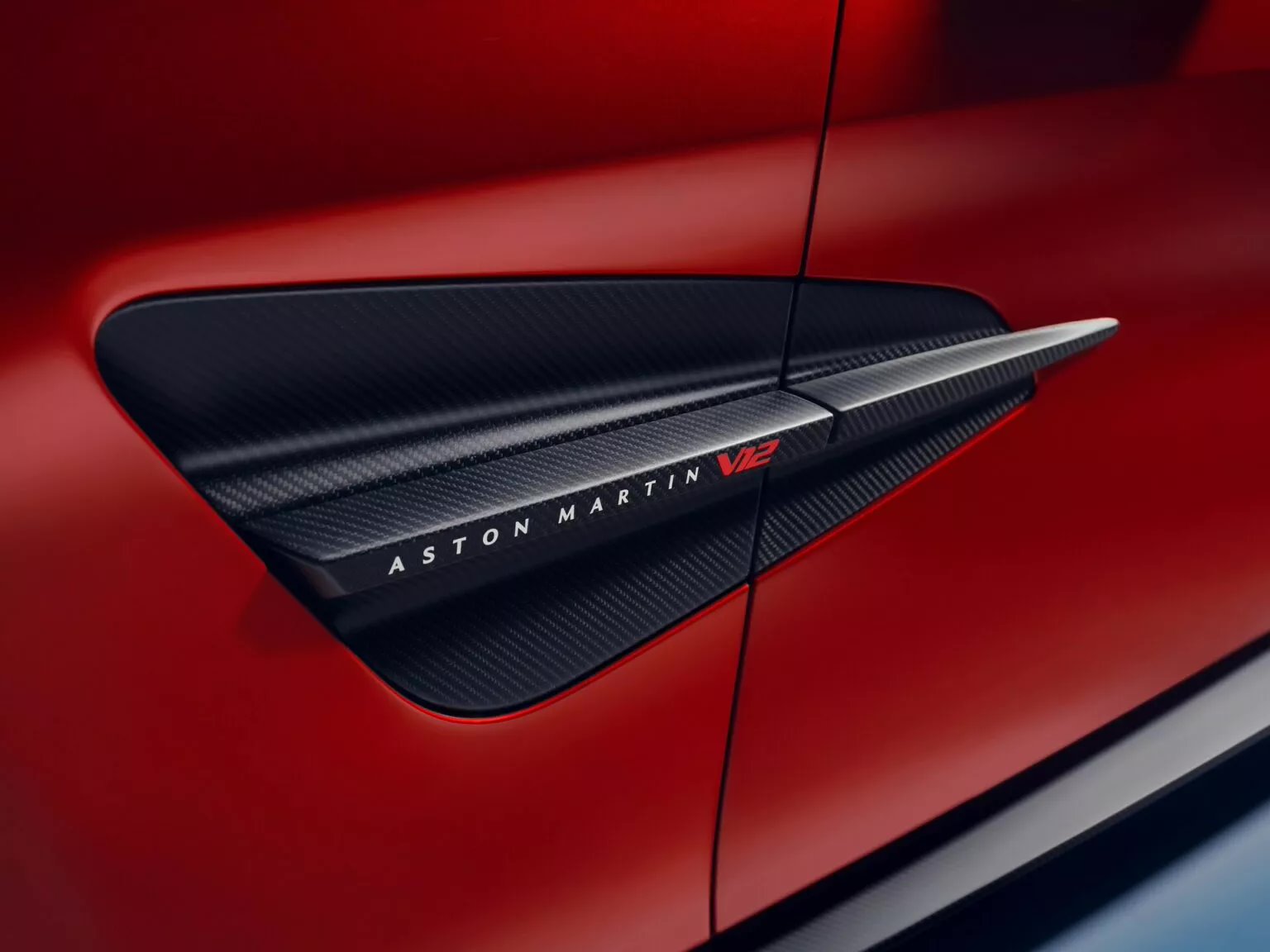 Vanquish 超跑亮相:阿斯顿-马丁最快量产车,最高时速 214 英里 / 小时、0-60 英里 / 小时加速 3.2 秒