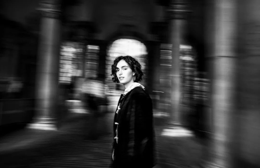 商场里如何拍出有趣的照片