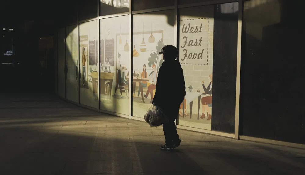 商场里如何拍出有趣的照片