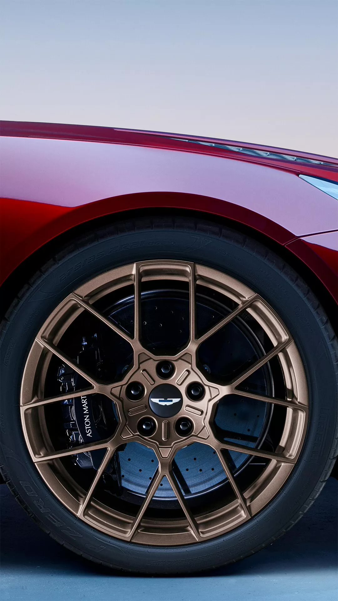 Vanquish 超跑亮相:阿斯顿-马丁最快量产车,最高时速 214 英里 / 小时、0-60 英里 / 小时加速 3.2 秒